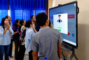SMP ST. FAMILIA SIKUMANA GELAR WORKSHOP PEMANFAATAN PAPAN INFORMASI DIGITAL (PID), DORONG GURU SIAP HADAPI TRANSFORMASI PEMBELAJARAN DIGITAL
